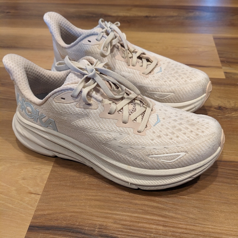 Hokas Women's Clifton 9 Running Shoes